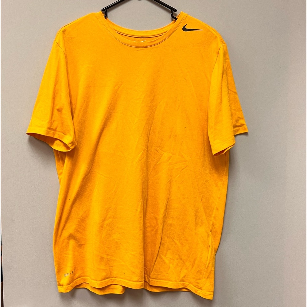 Men’s yellow nike tshirt